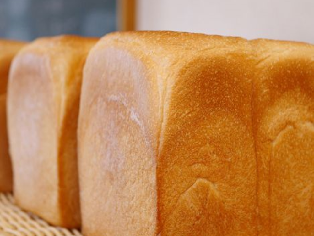 大人気100%新品 三重県産 デニッシュ食パン1.5斤 賞味期限30日以上発送 製造から45日 パン 評判 人気 ギフト 贅沢 お得 パン 贈り物  誕生日 おやつ 軽食：E-BIRD SHOP